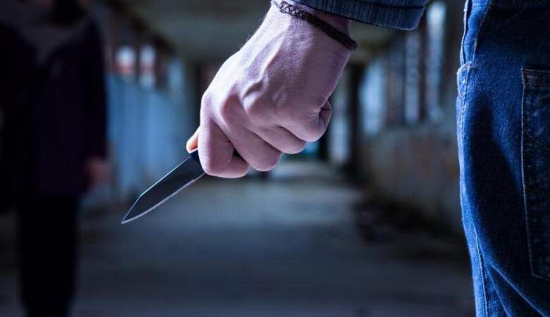 Intervento di poteri superiori? Il criminale che attacca il prete è morto sul posto