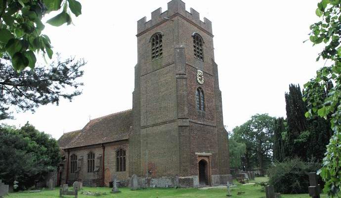 Vicino alla chiesa inglese fotografato un fantasma