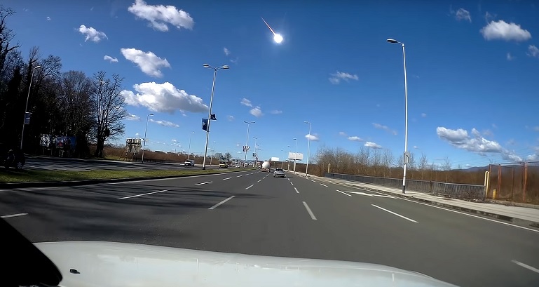 L'esplosione di un meteorite sulla Croazia ha registrato un DVR per auto (VIDEO)