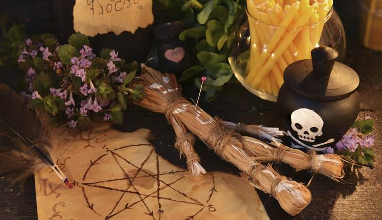 Giapponese arrestato per aver usato una bambola di fortuna