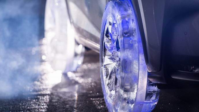 I giapponesi hanno testato le ruote del ghiaccio per l'auto