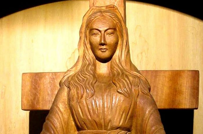 La statuetta giapponese in legno sanguina e fa miracoli