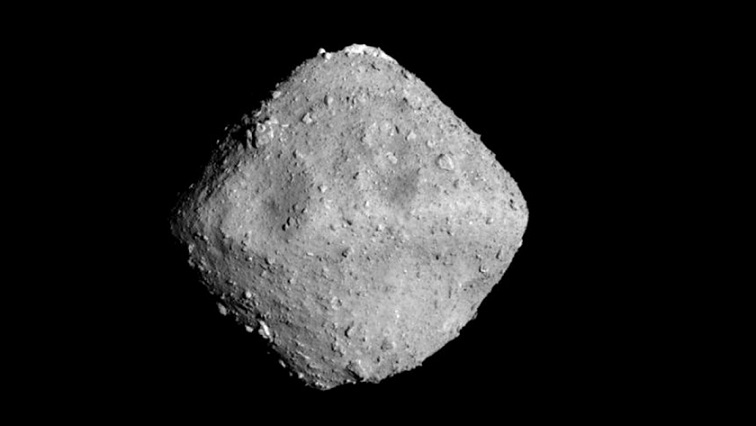 I robot giapponesi hanno fotografato un misterioso oggetto sull'asteroide Ryugu