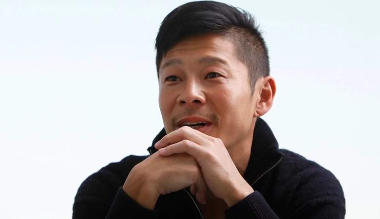 Il miliardario giapponese sarà il primo turista a volare sulla luna