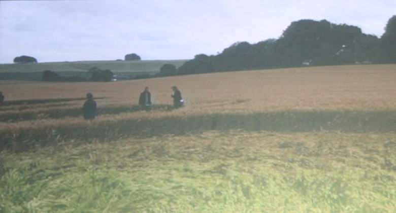 Una figura misteriosa ha seguito gli ufologi sul campo