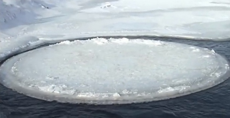 Misteriosi cerchi di ghiaccio sui fiumi