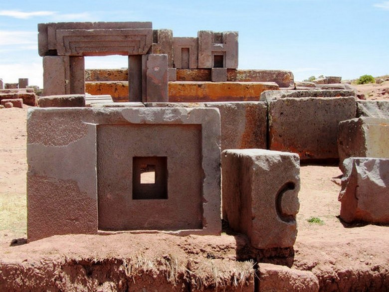 I misteriosi megaliti Puma Punku, che hanno almeno 17 mila anni