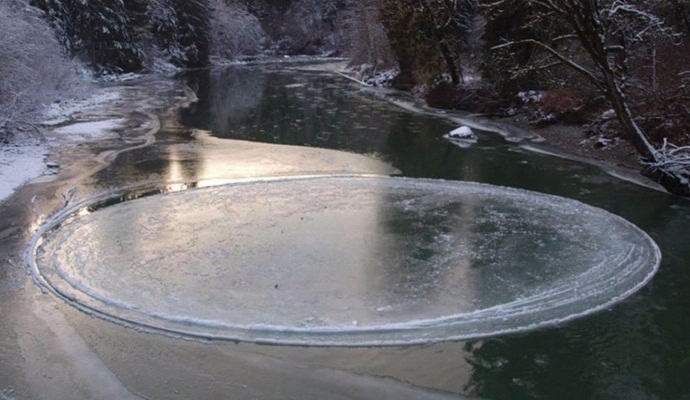 Il misterioso cerchio di ghiaccio si trova ora sul fiume americano