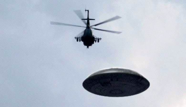 UFO misteriosi ed elicotteri neri su Los Angeles