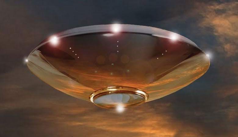 Un oggetto misteriosamente lampeggiante è atterrato nel giardino britannico