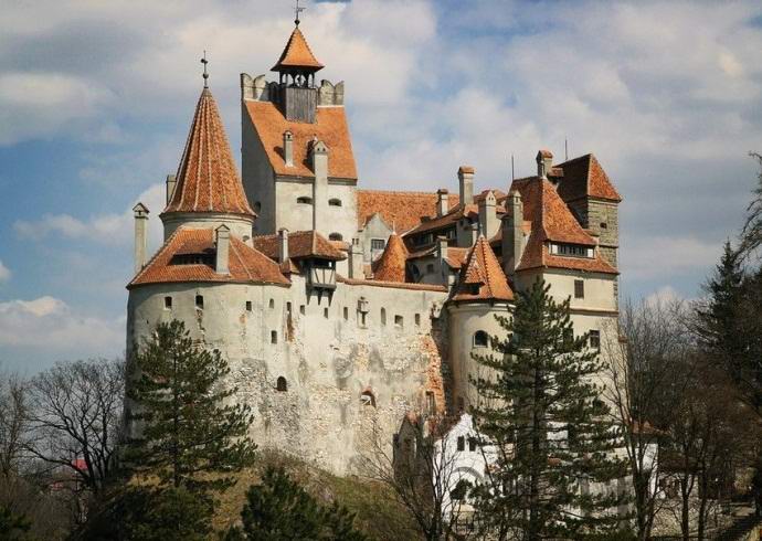 Il castello del conte Dracula in Romania è in vendita