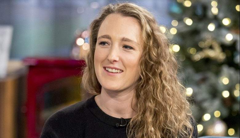 Una donna ha una relazione intima e infestata