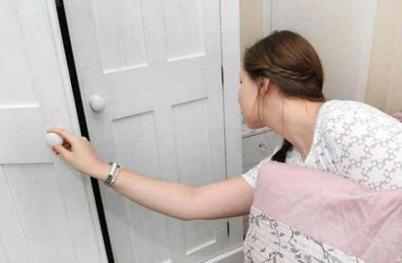 Una donna soffre di una rara fobia della paura degli armadi