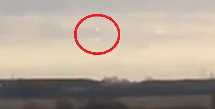 I residenti del villaggio ucraino hanno notato due UFO nel cielo