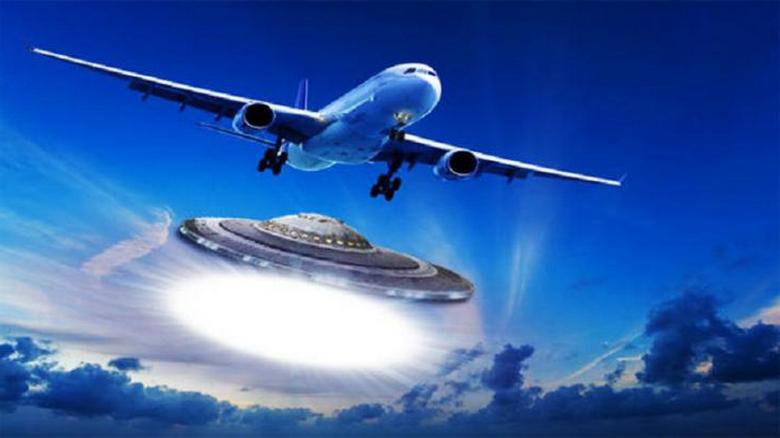 Una residente di Samara ha sparato a un UFO inseguendo l'aereo su cui volava