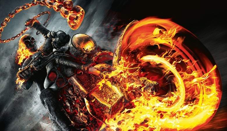 La sinistra moto cavalcava da sola sull'autostrada